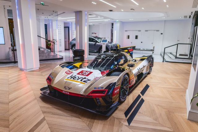 Grand Reveal of the 2025 Cadillac V-Series.R Hypercar Livery at