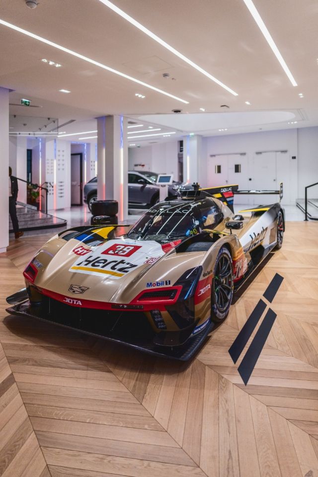 Grand Reveal of the 2025 Cadillac V-Series.R Hypercar Livery at